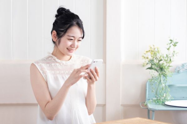 笑顔の女性